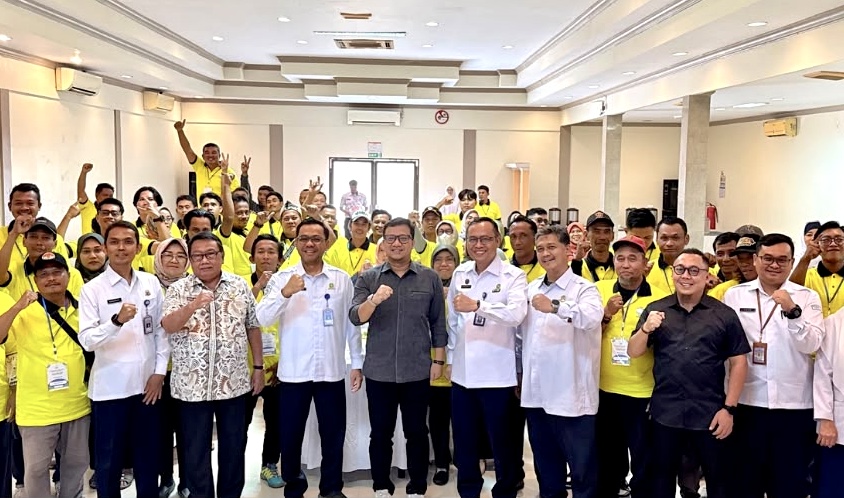 Anggota Komisi V DPR RI Daniel Mutaqien bersama BMKG Bekali Petani Indramayu Hadapi Ancaman Cuaca Ekstrem