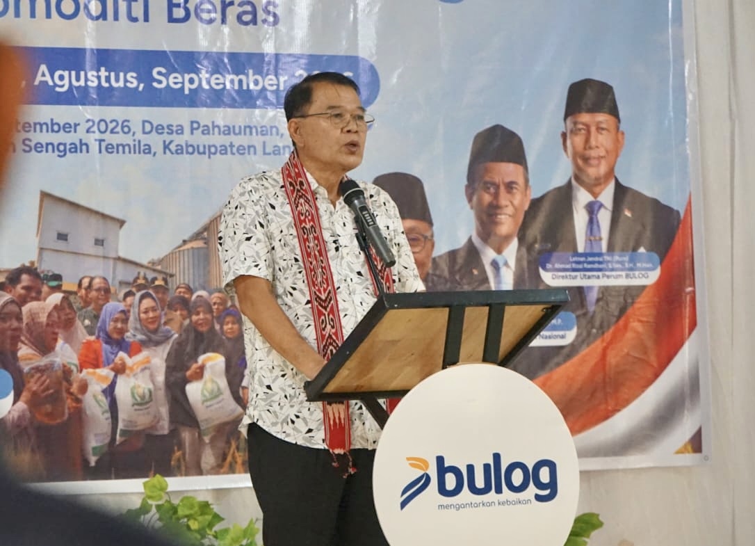 Adrianus Asia Sidot Salurkan 23,7 Ton Beras untuk 790 Warga Landak Di Tengah Ancaman Karhutla dan Kemarau Panjang