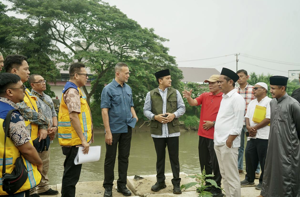 Musa Rajekshah: Pembangunan Tanggul Sungai Tebing Tinggi Harus Berdampak ke Masyarakat