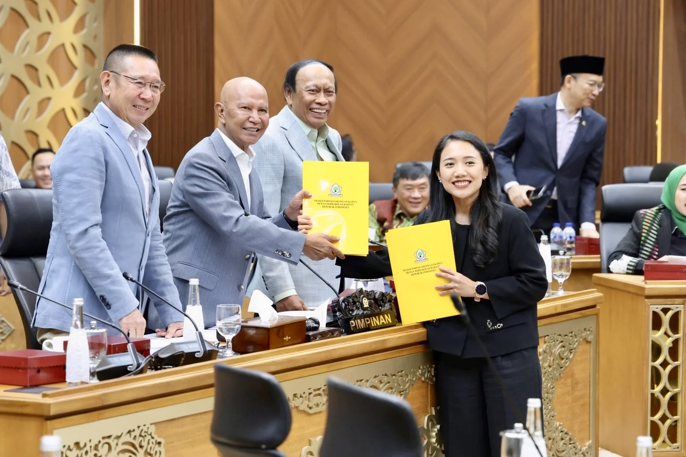 Puteri Komarudin Dorong Percepatan Rencana Induk Pembangunan Giant Sea Wall 575 Pantura