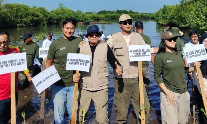 Peduli Kelestarian Lingkungan, Ilham Pangestu Tanam Mangrove di Langsa