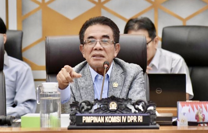 Panggah Susanto dan Dadang M. Naser Salurkan 350 Ribu Benih Ikan untuk Warga di Bandung Barat