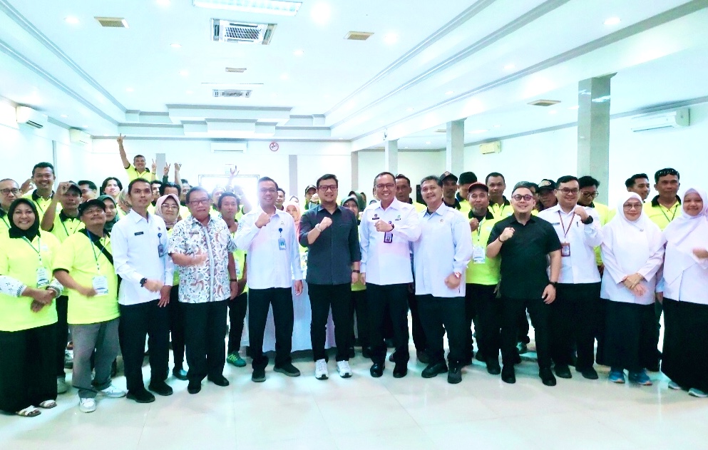 Anggota Komisi V DPR RI Daniel Mutaqien bersama BMKG Bekali Petani Indramayu Hadapi Ancaman Cuaca Ekstrem